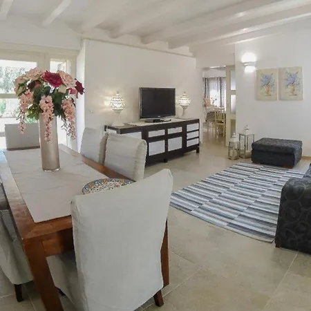 Vila Theros *